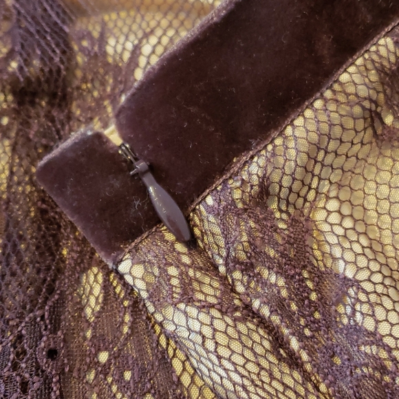 Like New - DKNY City Gorgeous Burgundy Lace  Skirt - Picture 5 of 7